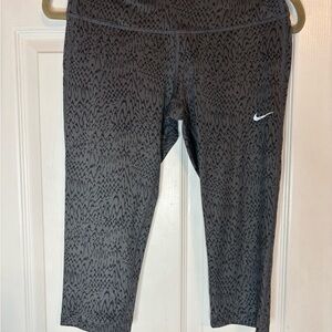 Nike Women's Gray Patterned Leggings small